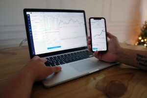 Ilustración de una operación de compra y venta de divisas en el mercado Forex